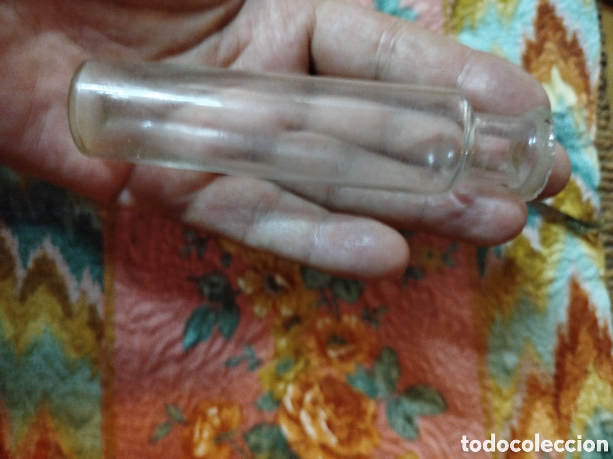 Antig&uuml;edades: Botella de cristal antigua. Botella peque&ntilde;a
