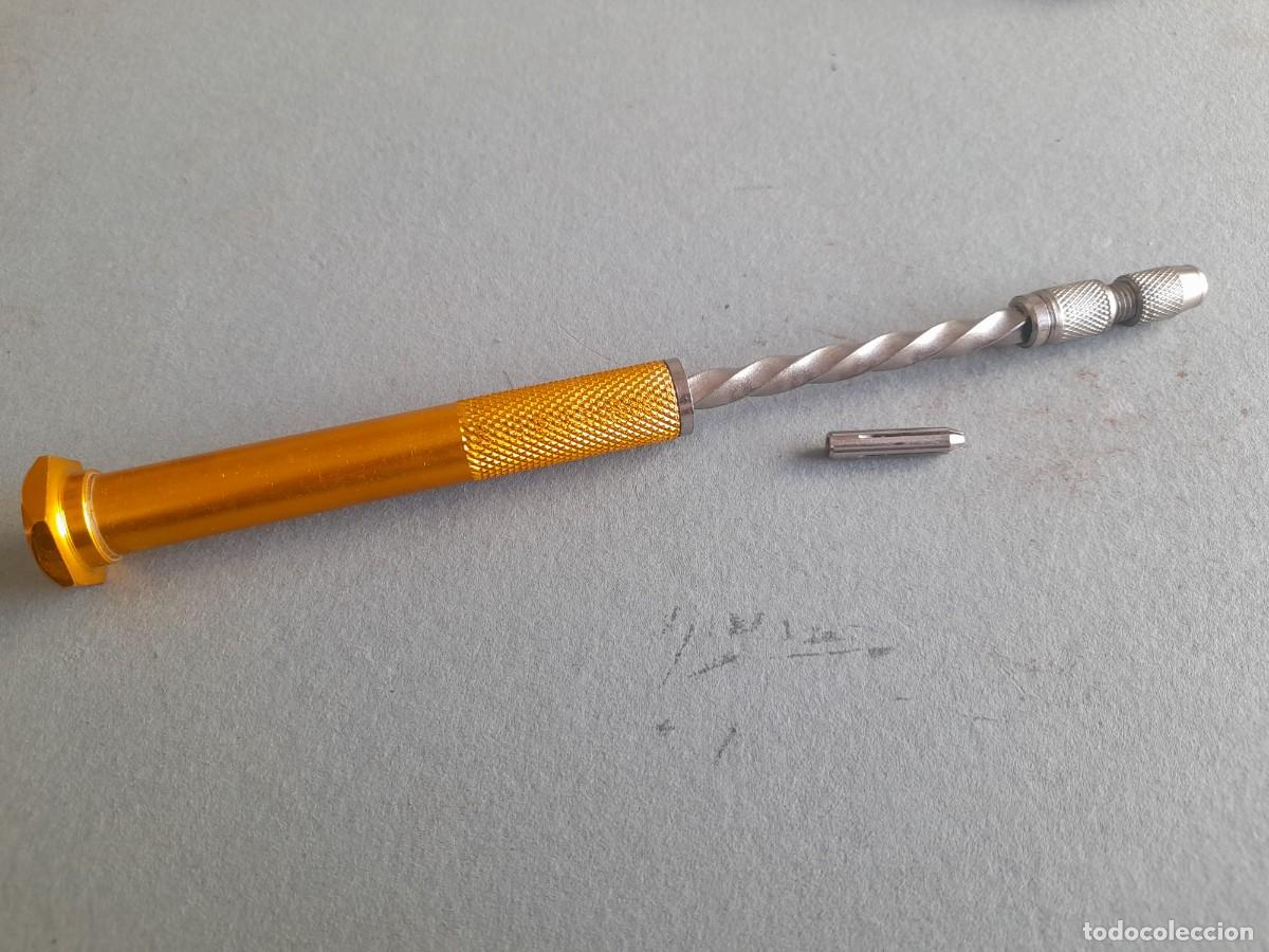 Antiques: Peque&ntilde;o taladro de empuje / semiautom&aacute;tico, con broca de repuesto, 19cm aprox, sin usar