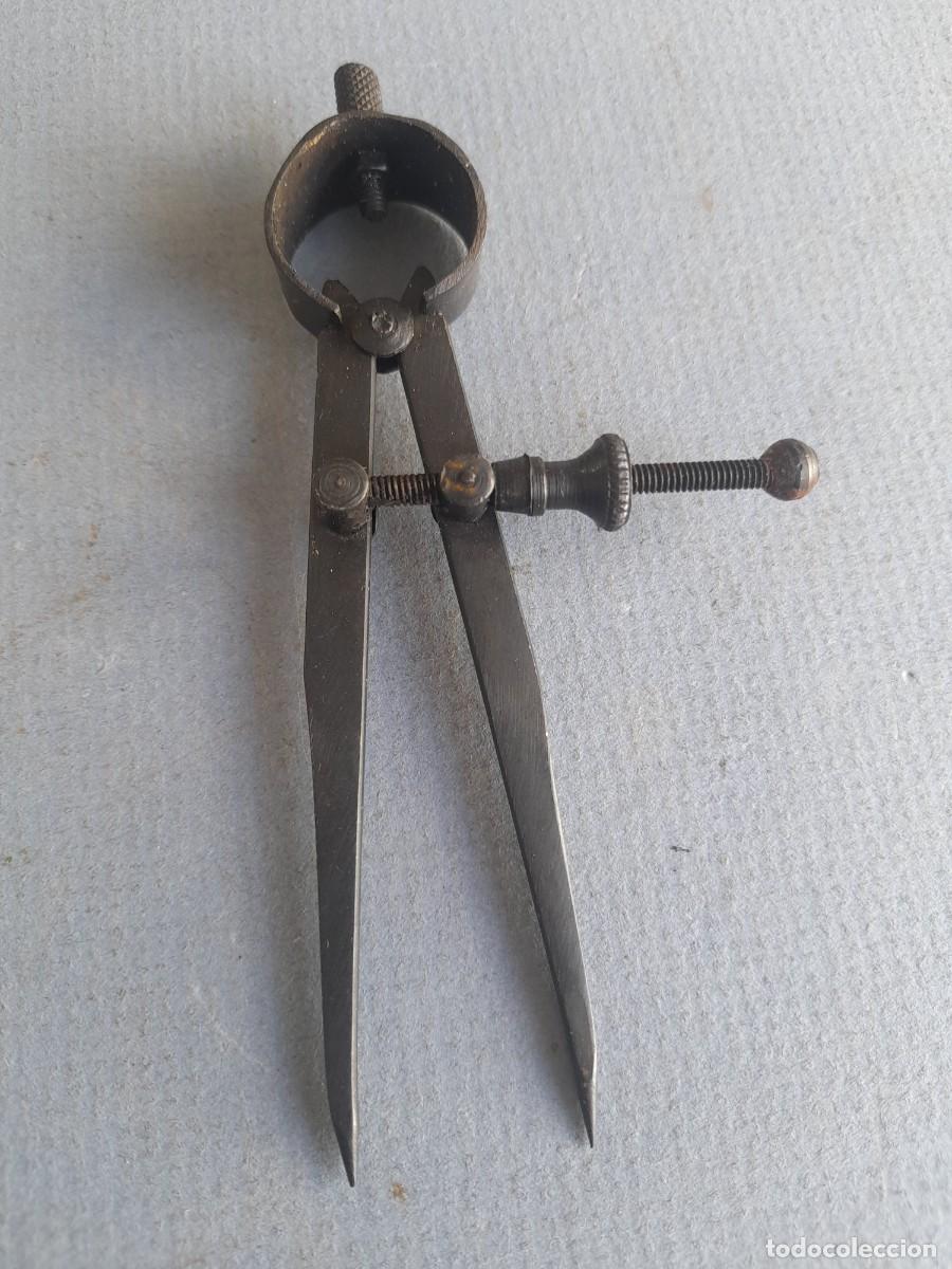 Antig&uuml;edades: Peque&ntilde;o comp&aacute;s de acero, 11cm aprox, parece sin uso