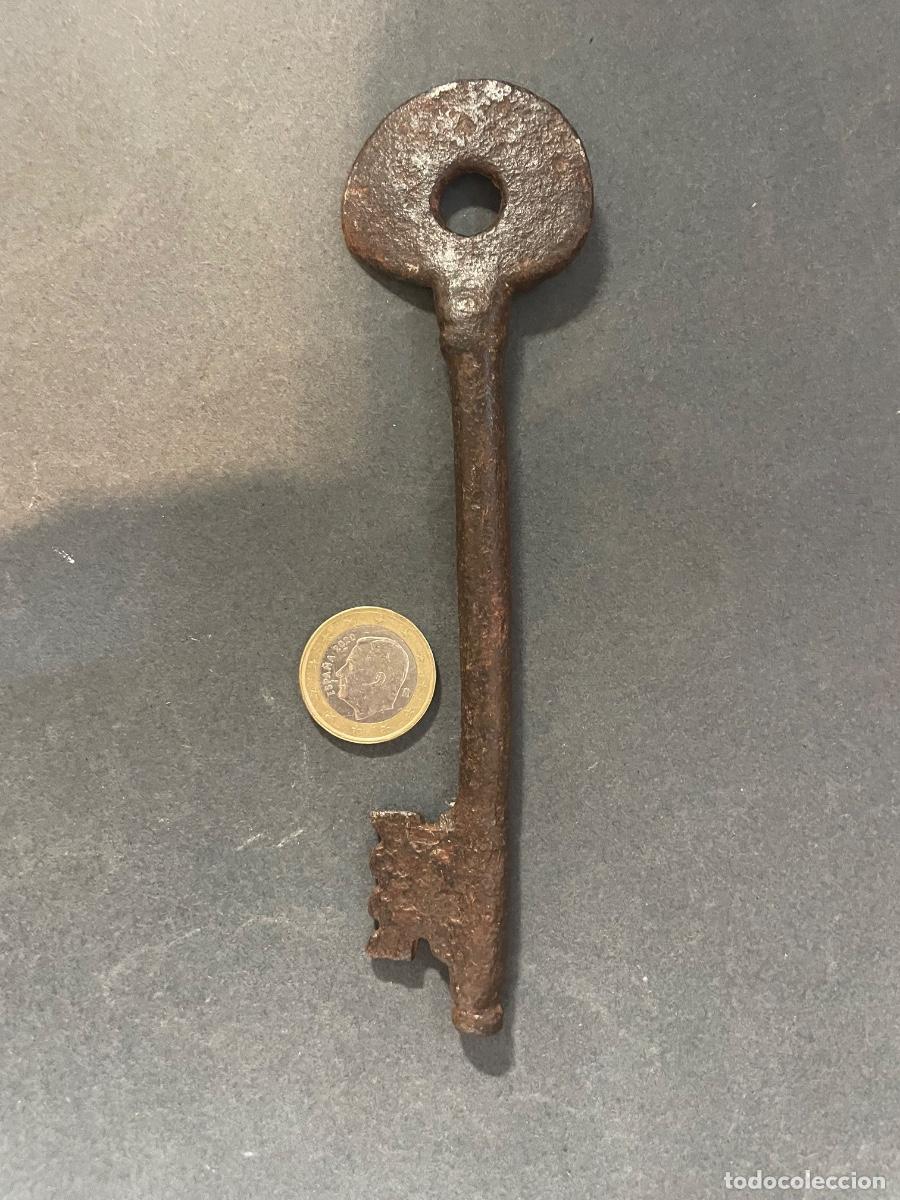 Antiguidades: ANTIGUA LLAVE DE FORJA PIRINEO -S.XVIII - 15,5X4 CM. ESTADO EL QUE SE VE EN LAS IMAGENES