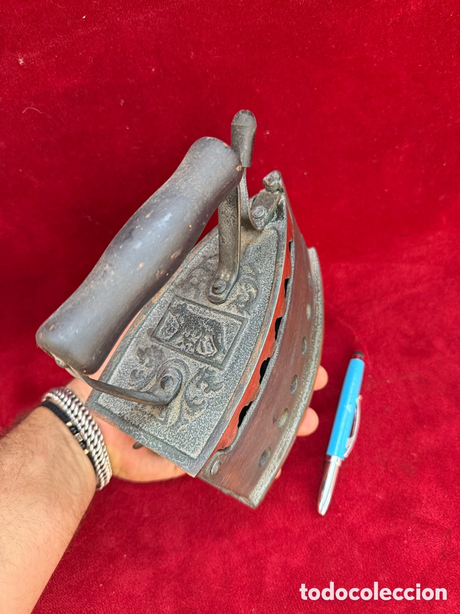 Oggetti Antichi: Antigua plancha de carbon,La Loba Capitolina,relieve!