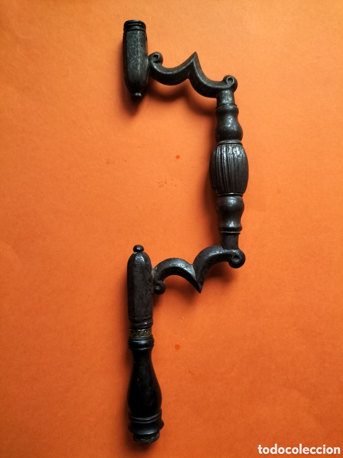 Antiquit&auml;ten: Antiguo Taladro o Berbiqu&iacute; Quir&uacute;rgico. Mide 22cm. Largo.