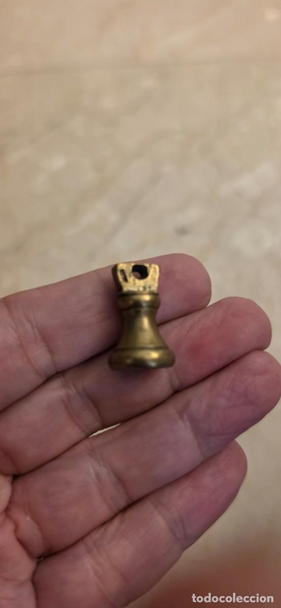 Antig&uuml;edades: Interesante pesa de bronce peque&ntilde;a muy antigua con sellos