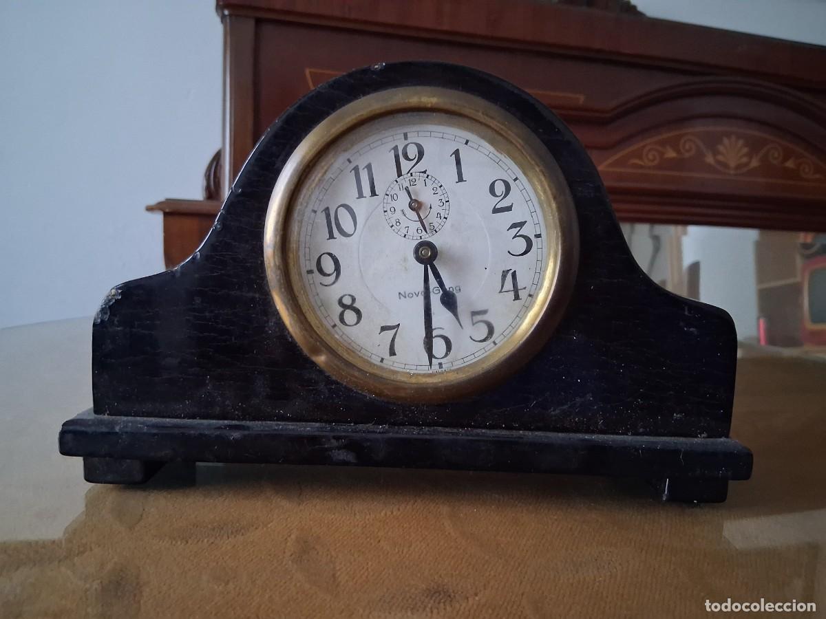 Antiguidades: Reloj de sobremesa antiguo de cuerda mec&aacute;nico de estilo tambour o camelback NOVO GONG