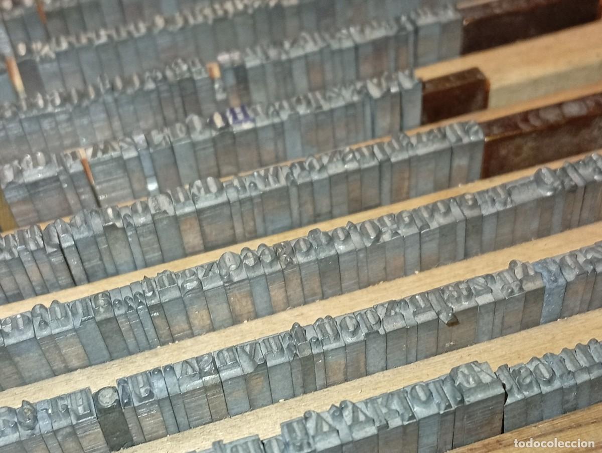 Antig&uuml;edades: Curiosa imprenta diminuto tama&ntilde;o pinza y caja madera cientos tipos tipograf&iacute;a imprent&iacute;lla a&ntilde;os 30