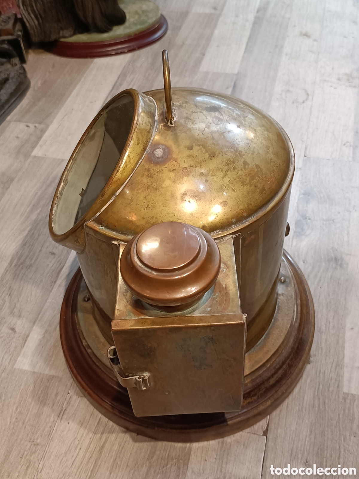 Antig&uuml;edades: Bit&aacute;cora de mesa, lat&oacute;n y madera. - Foto 7