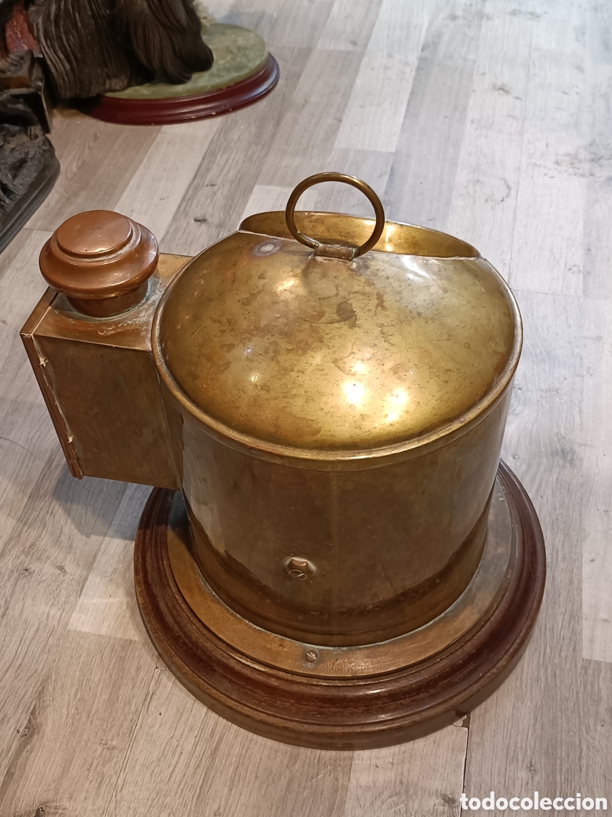 Antig&uuml;edades: Bit&aacute;cora de mesa, lat&oacute;n y madera. - Foto 8