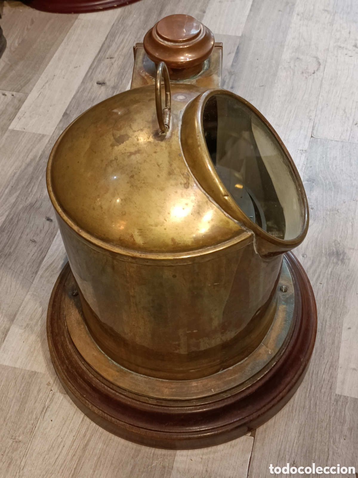 Antig&uuml;edades: Bit&aacute;cora de mesa, lat&oacute;n y madera. - Foto 12