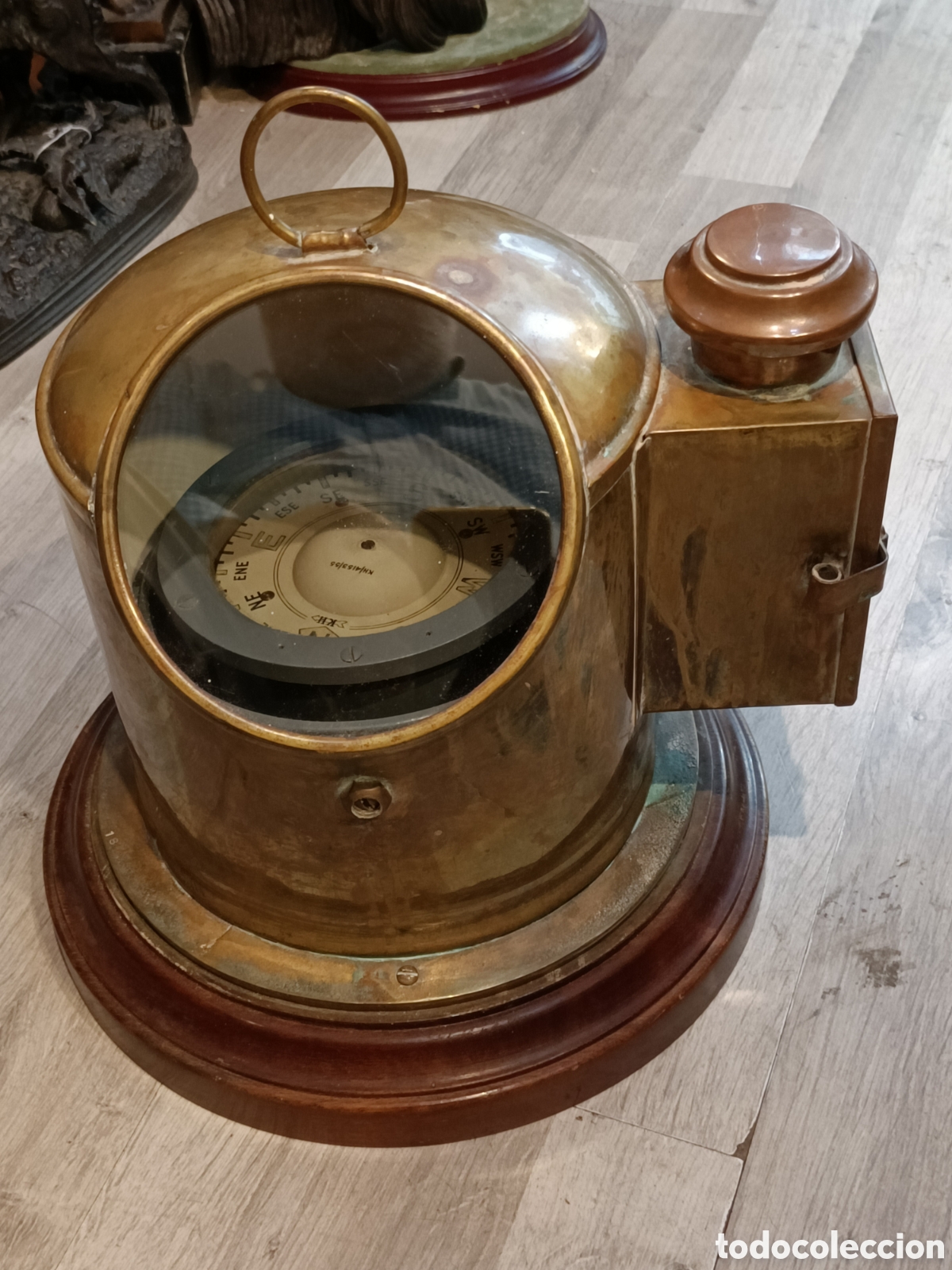Antig&uuml;edades: Bit&aacute;cora de mesa, lat&oacute;n y madera. - Foto 14