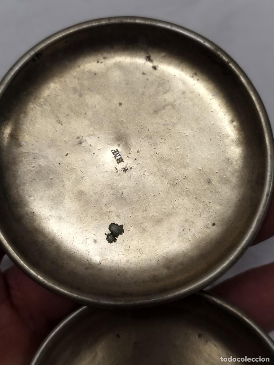 Antig&uuml;edades: Dos antiguos peque&ntilde;os platos de bascula o balanza. - Foto 3