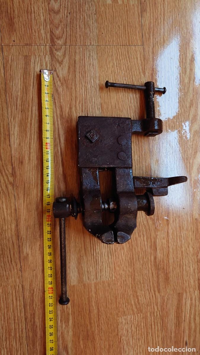 Antig&uuml;edades: Tornillo de banco antiguo de hierro - Foto 3