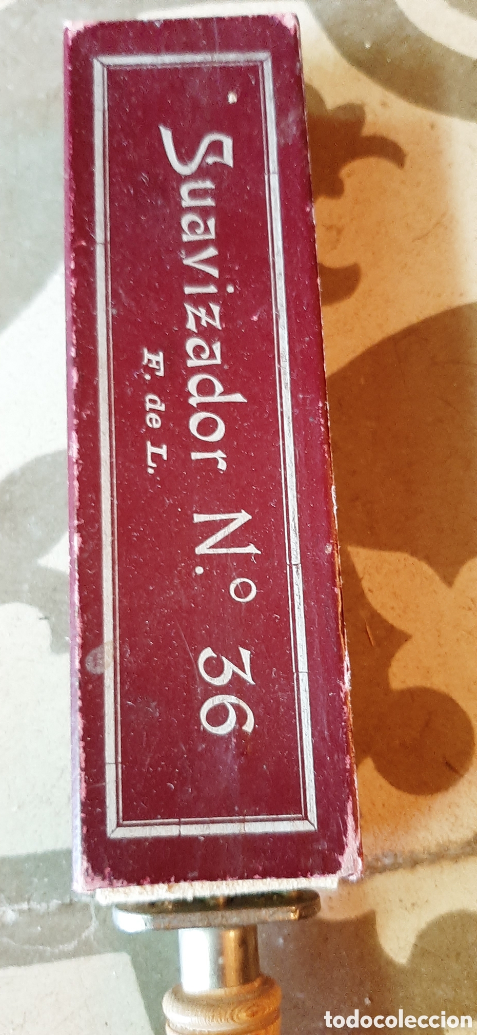 Antig&uuml;edades: Antiguo Suavizador / Asentador de Cuero para Navaja de Afeitar F. de L. N&ordm; 36 con Caja Original - Ba