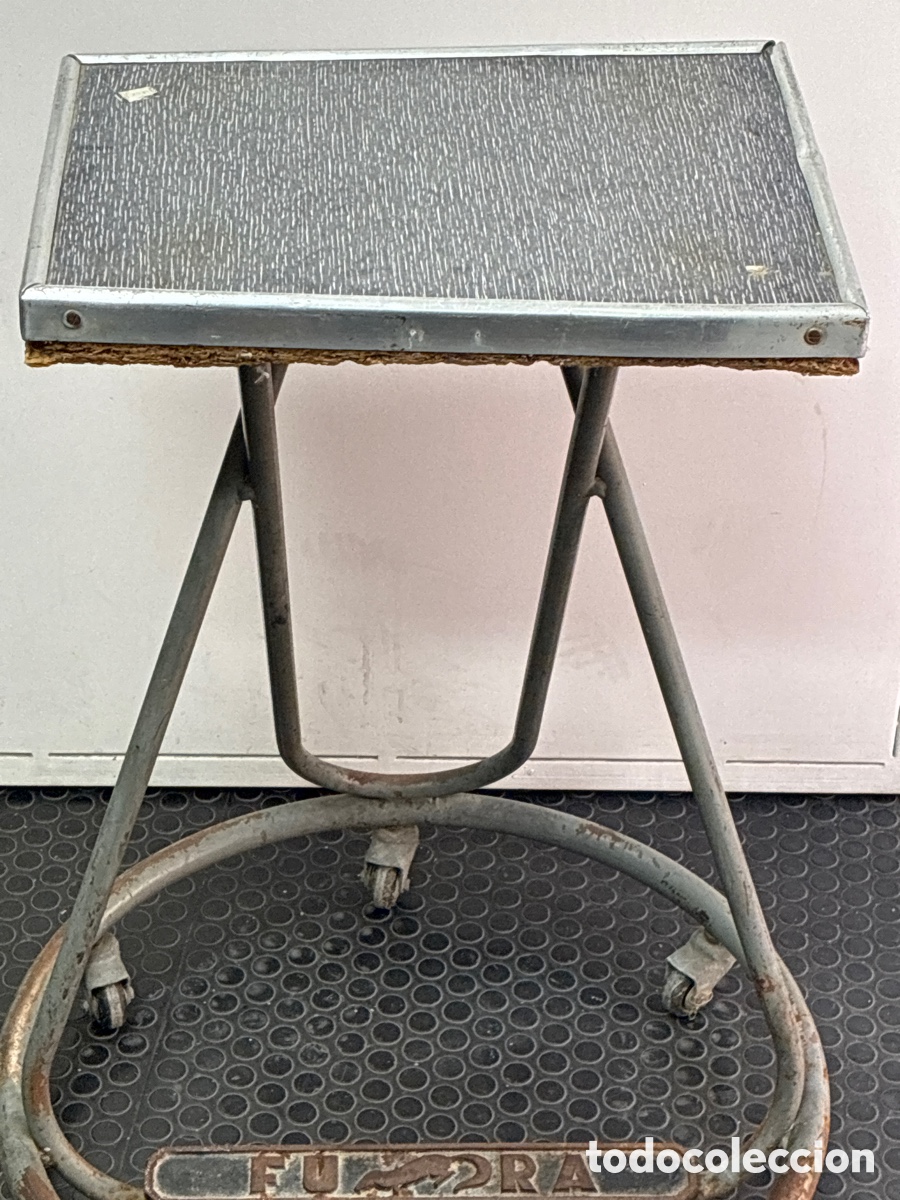 Antig&uuml;edades: Mesa de m&aacute;quina de escribir. FURA.