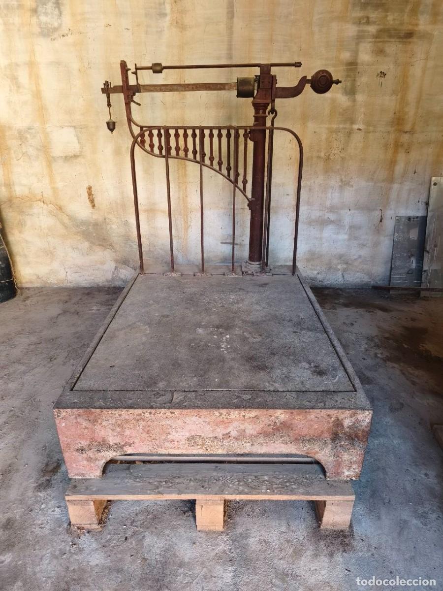 Antig&uuml;edades: B&aacute;scula romana industrial antigua 1.000 kg