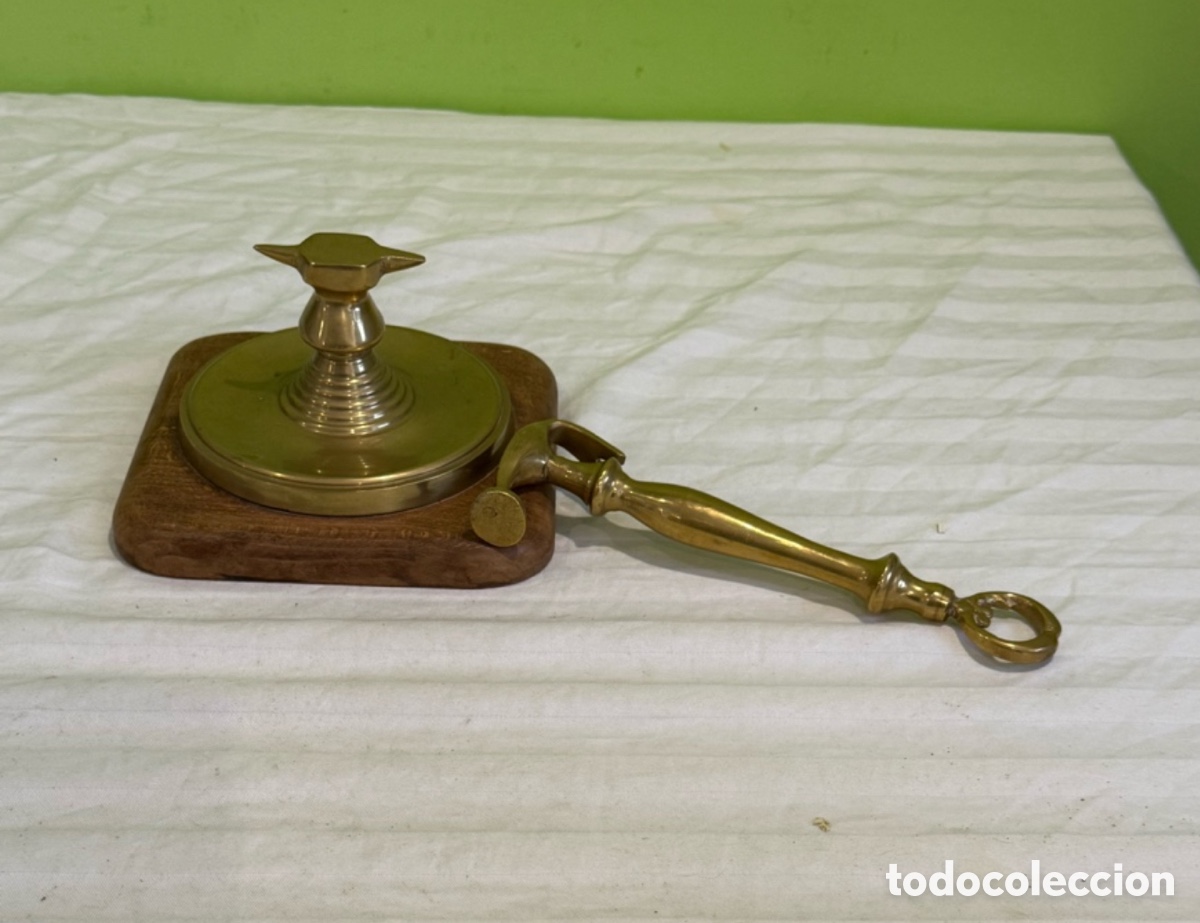 Antig&uuml;edades: ANTIGUO YUNQUE DE JOYERO EN BRONCE CON MARTILLO Y BASE DE MADERA &ndash; PIEZA SINGULAR