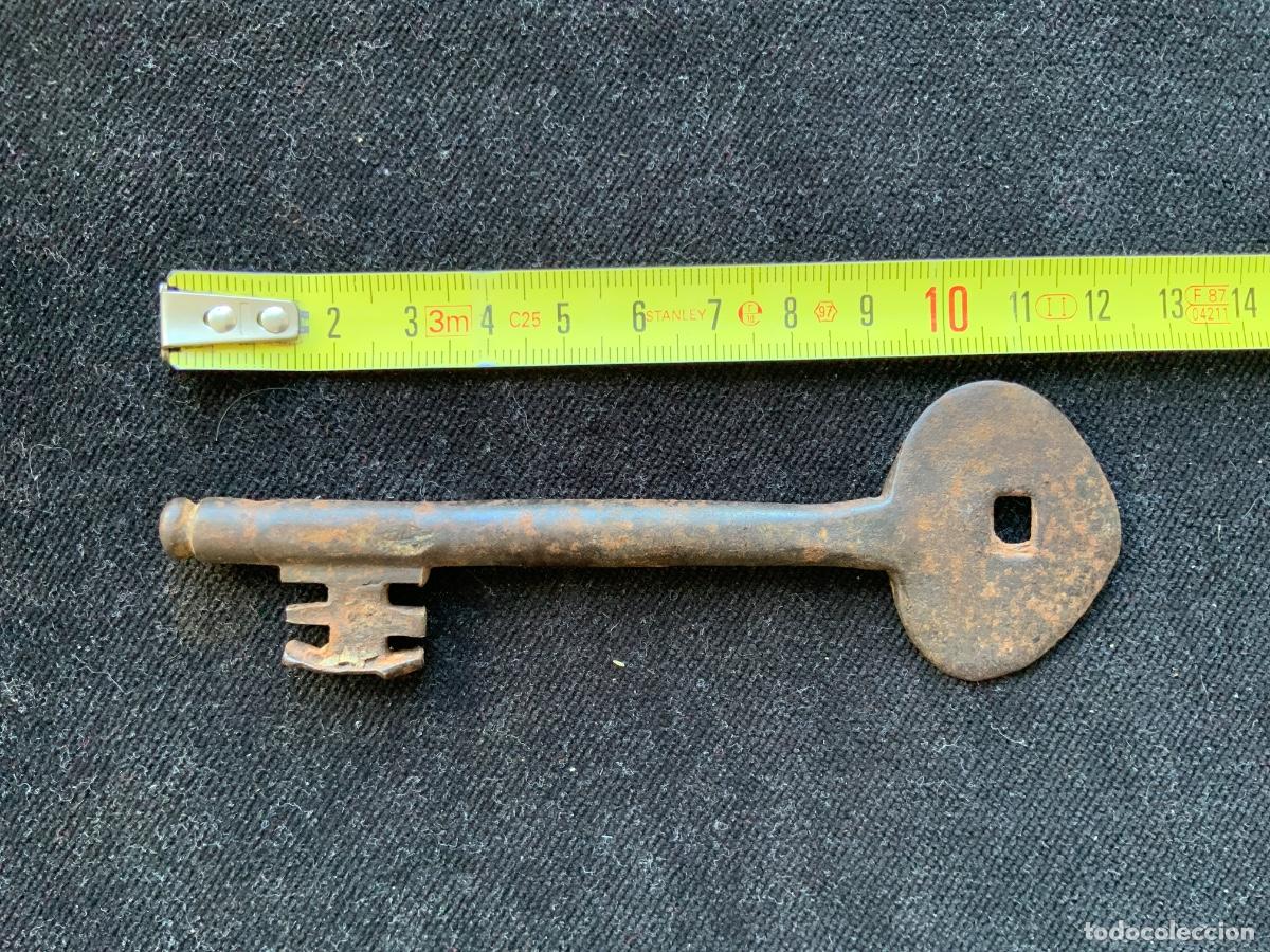 Antig&uuml;edades: Antigua llave de forja gotica, 59 gr, 12cm.