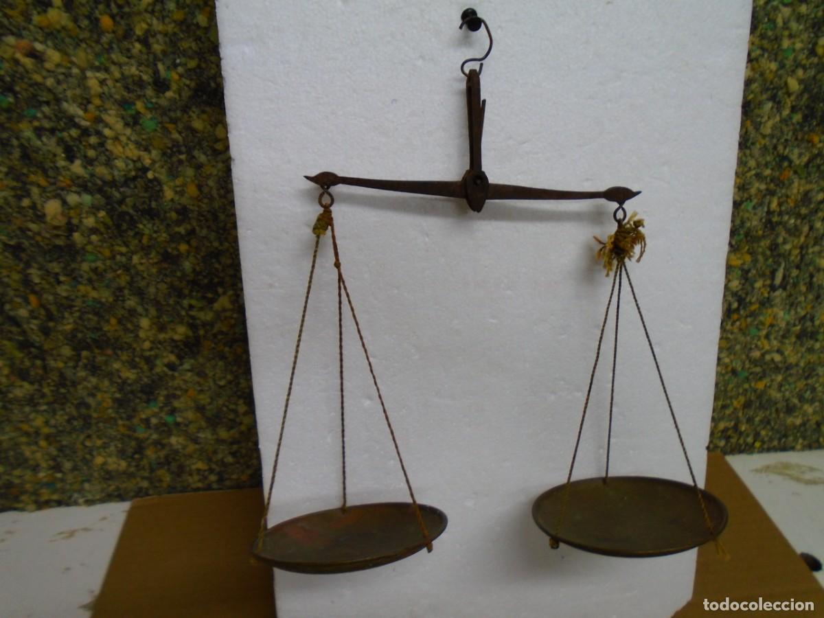 Antig&uuml;edades: ANTIGUA BALANZA/PESO PARA ESPECIAS,ALIMENTOS O MERCANCIAS.S. XIX.PLATOS DE LATON.