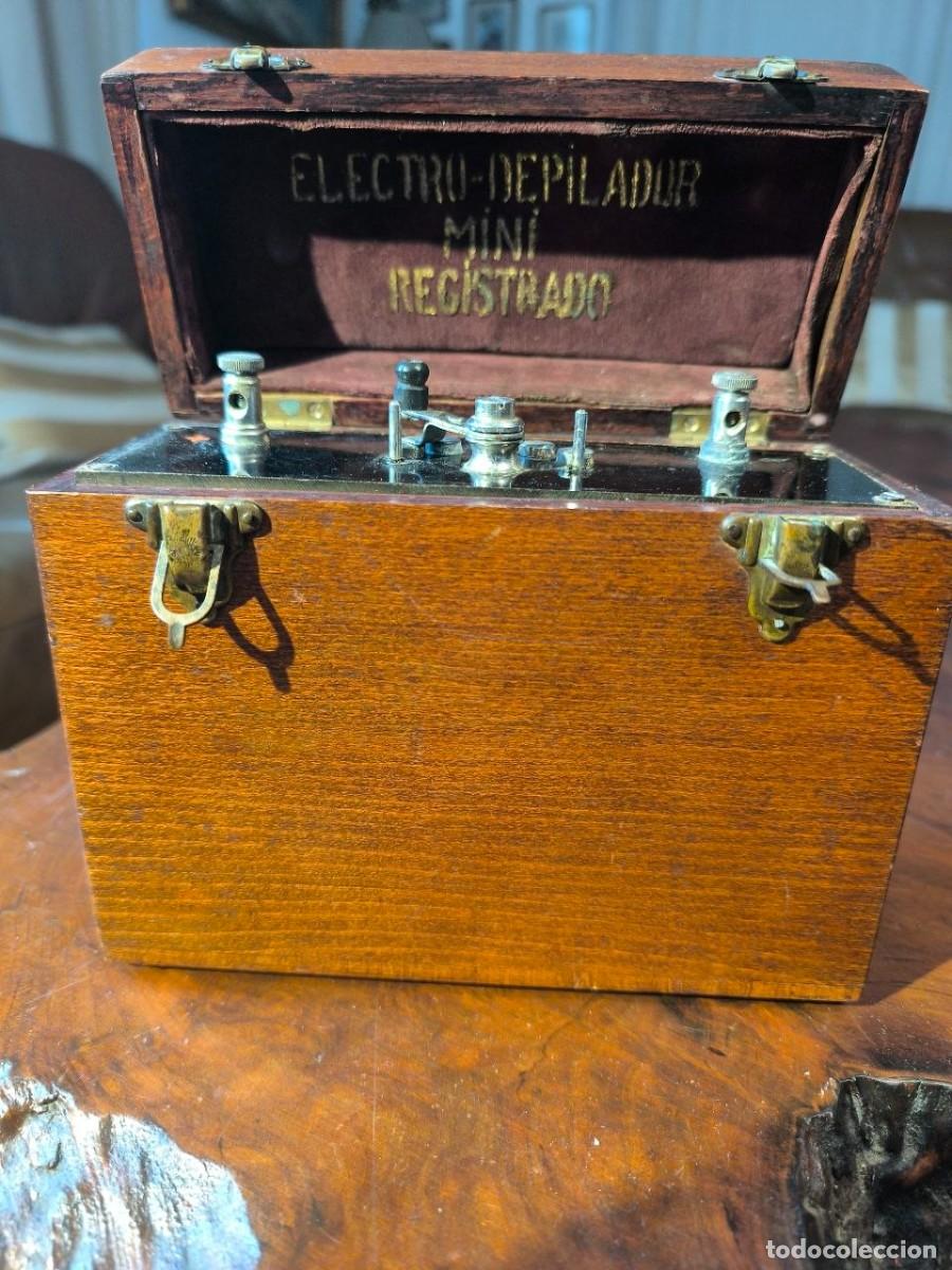 Antig&uuml;edades: APARATO DE ELECTRODEPILADOR MINI REGISTRADO, 3 BATERIAS TUDOR, ESTUCHE DE MADERA DE 1900