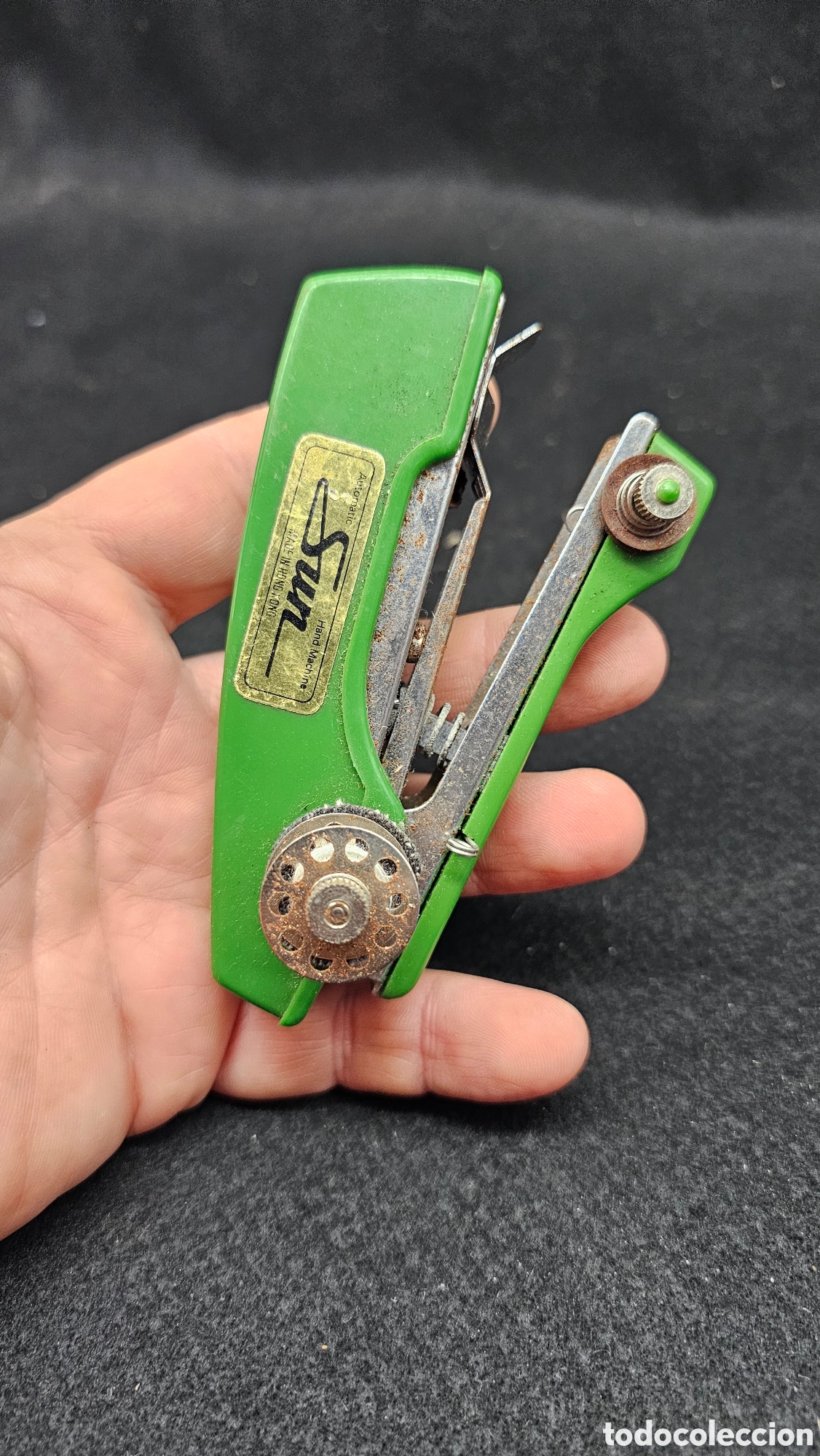 Antiquit&auml;ten: m&aacute;quina de coser de viaje vintage