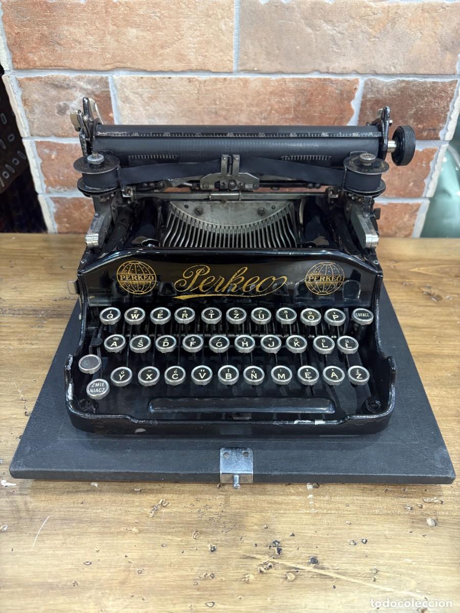 Antig&uuml;edades: M&aacute;quina de escribir antigua port&aacute;til Perkeo