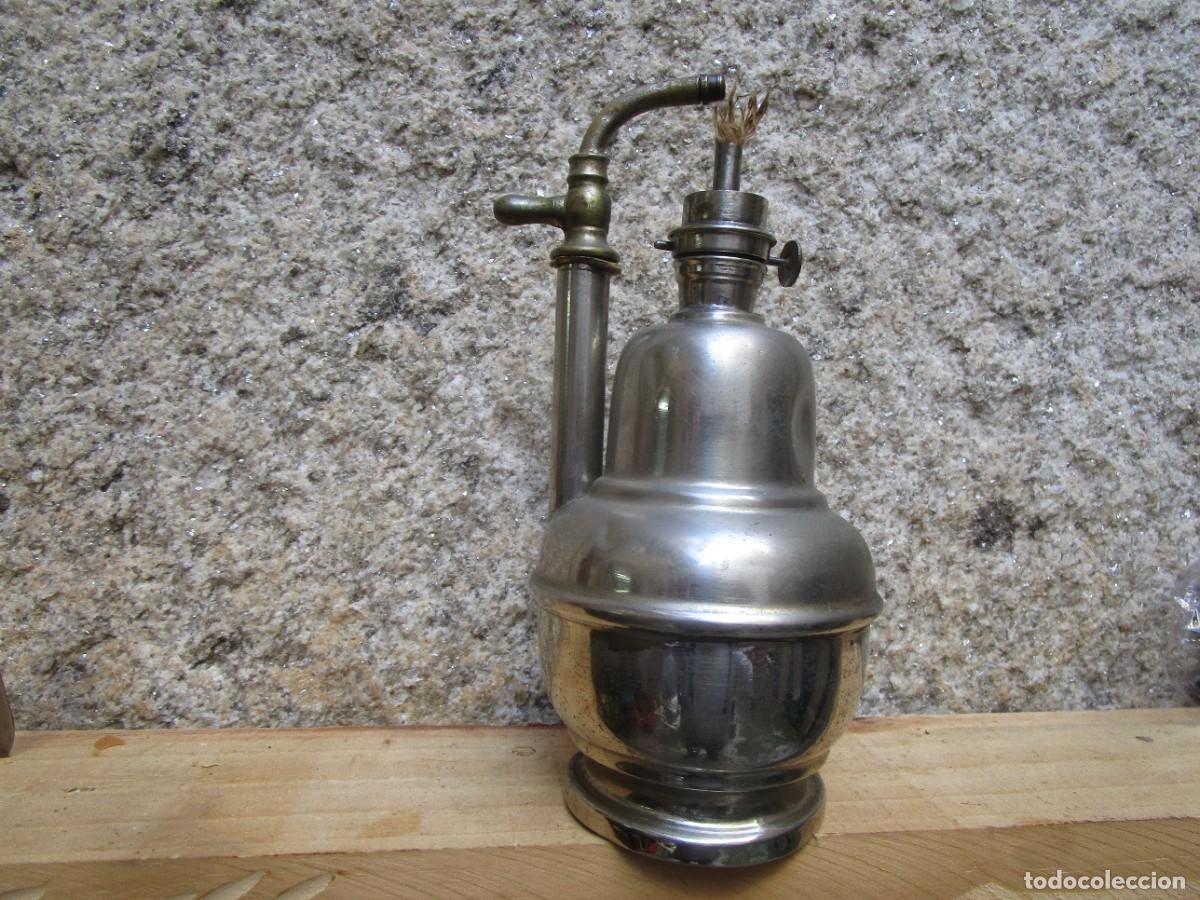 Antig&uuml;edades: Raro vaporizador perfumero de barbero peluquer&iacute;a con mechero, metal cromado. 20cm alto 9.5 di&aacute;metro.