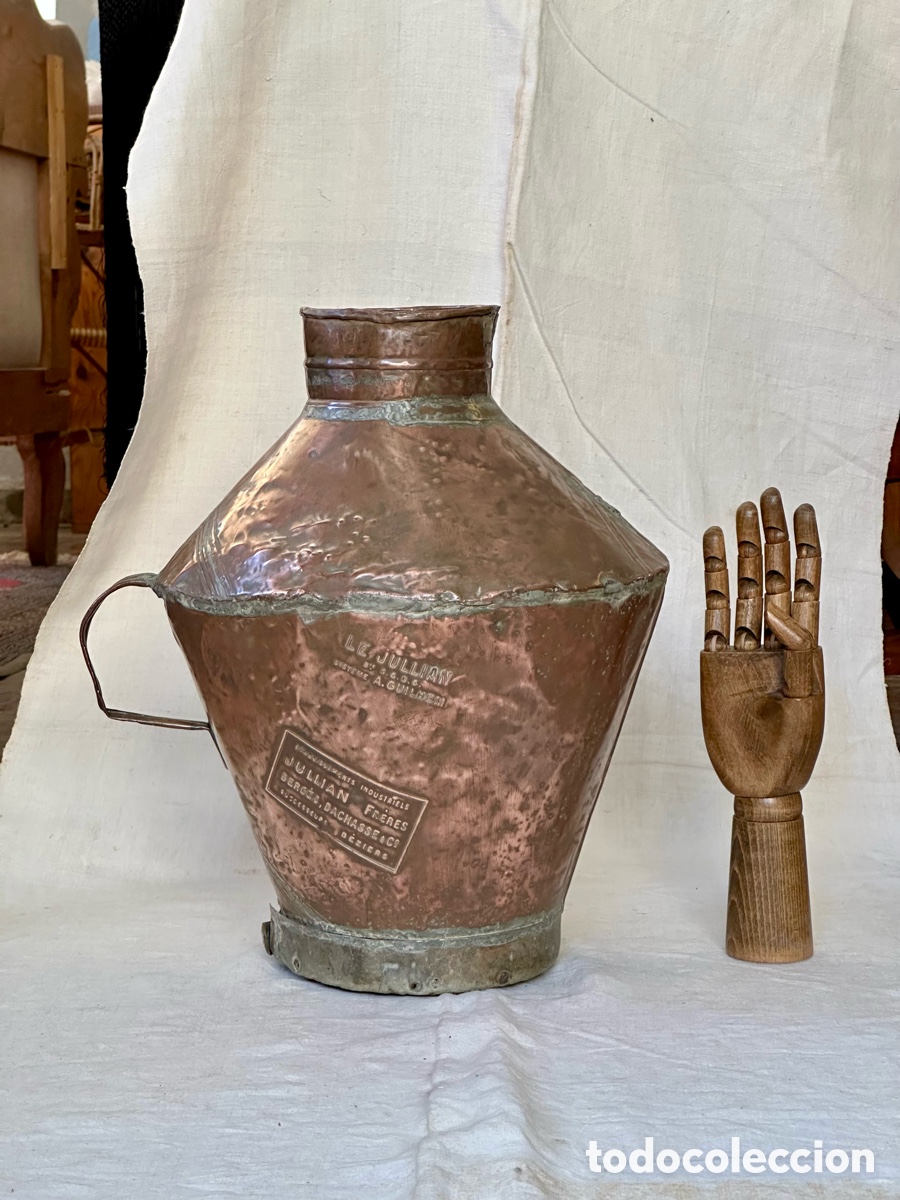 Antig&uuml;edades: Jullian Freres, Beziers. Antigua c&aacute;ntara de cobre. Sin garant&iacute;a del gobierno. Francia, ca.1890-1915