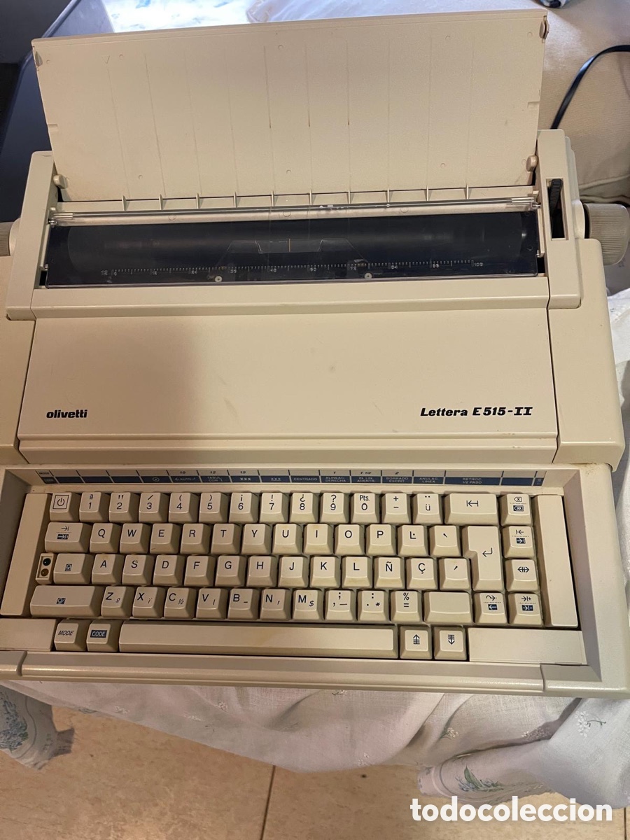Antig&uuml;edades: Maquina de escribir marca olivetti - Foto 1