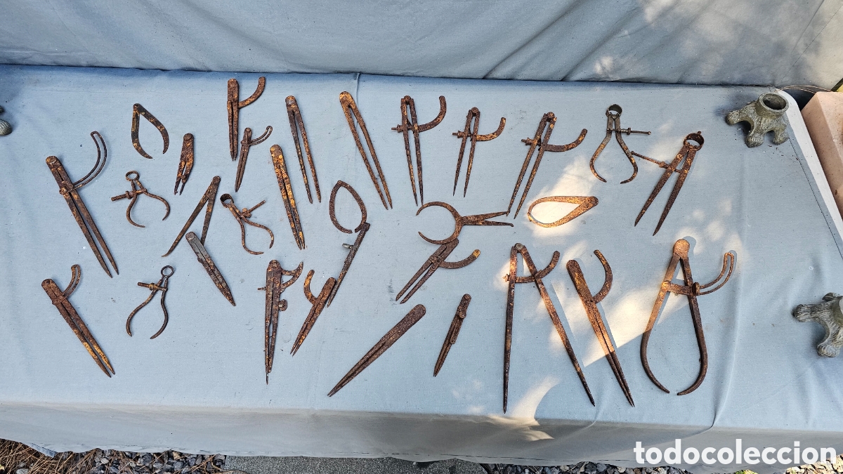 Antig&uuml;edades: Colecci&oacute;n de comp&aacute;s antiguos de hierro