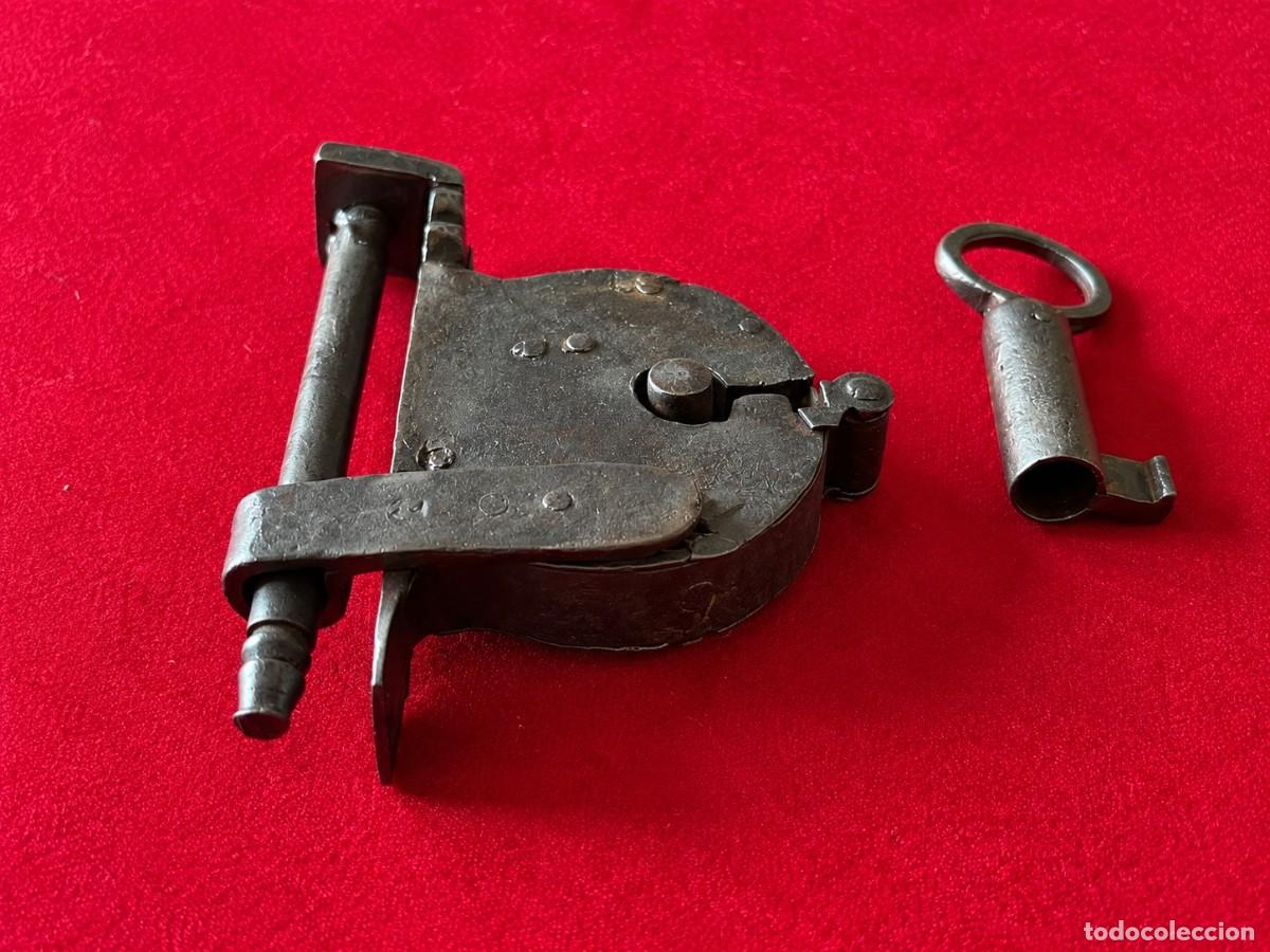 Antig&uuml;edades: CANDADO CON LLAVE SIGLO XIX - Foto 5