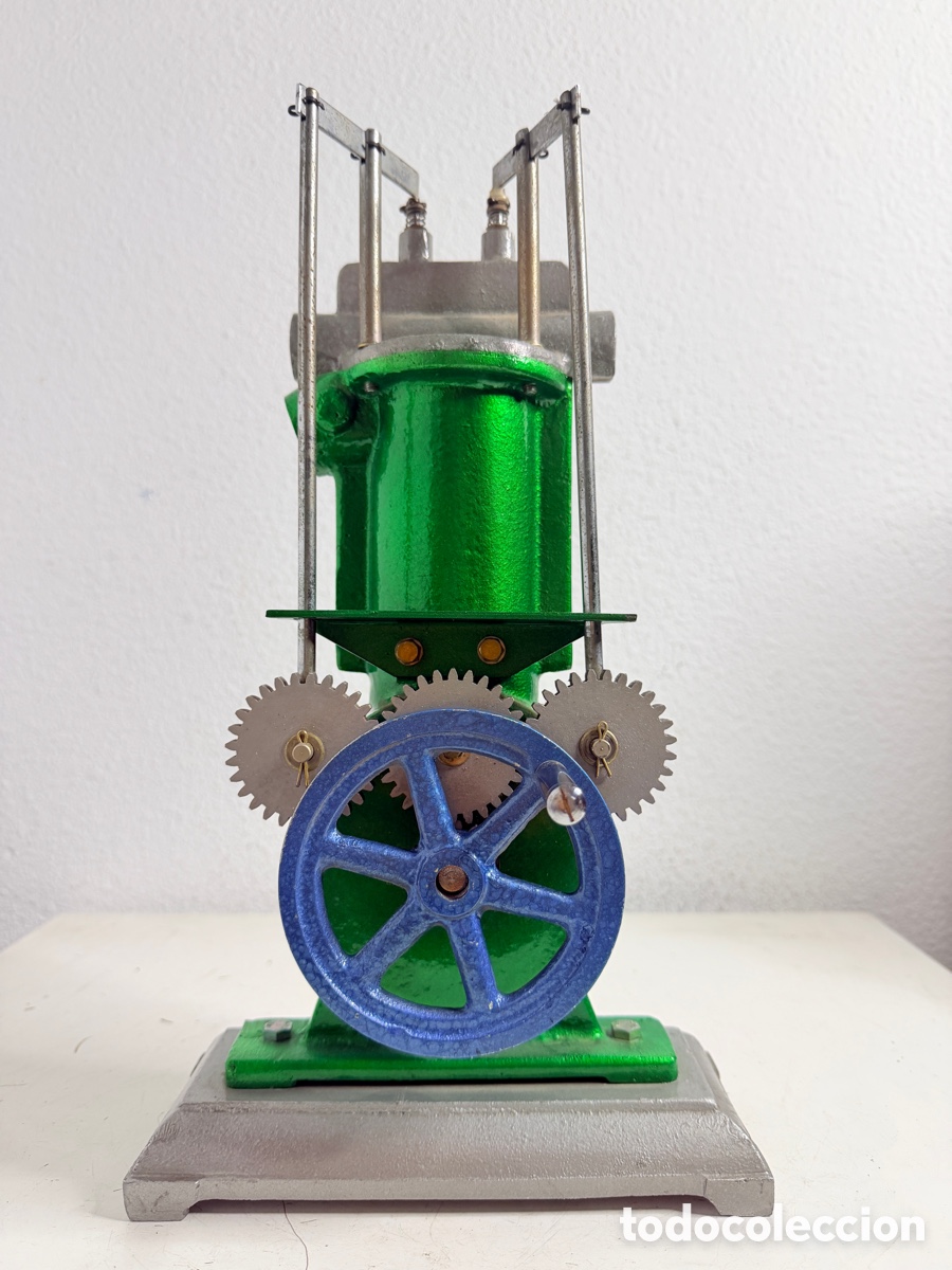 Antig&uuml;edades: maqueta did&aacute;ctica o de autoescuela de un motor de combusti&oacute;n interna de 4 tiempos altura 37 cm