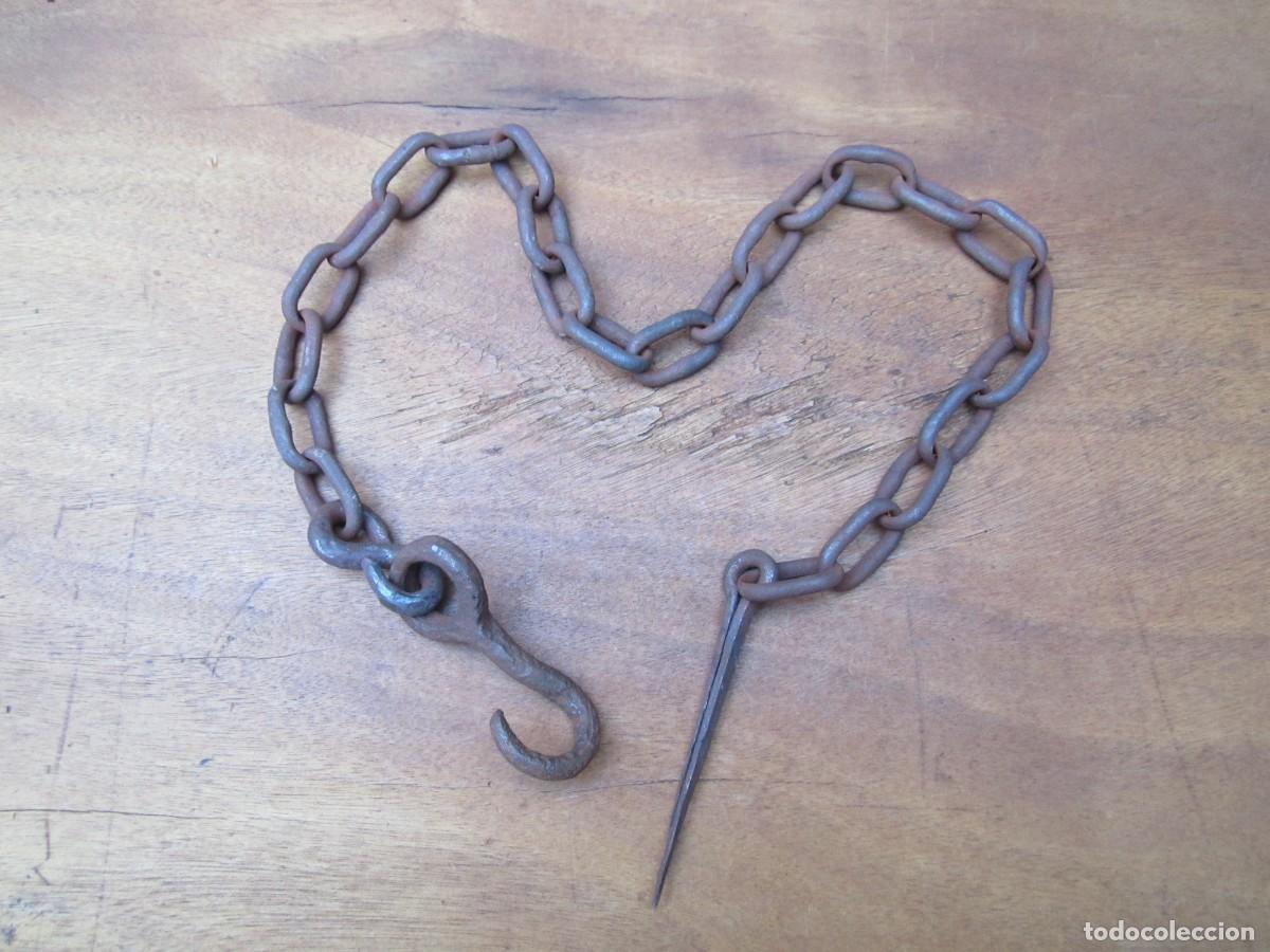 Antig&uuml;edades: Cadena antigua de hierro completa, 89 cm.