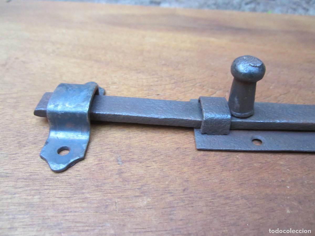 Antig&uuml;edades: Pestillo antiguo forja, posici&oacute;n horizontal. - Foto 2