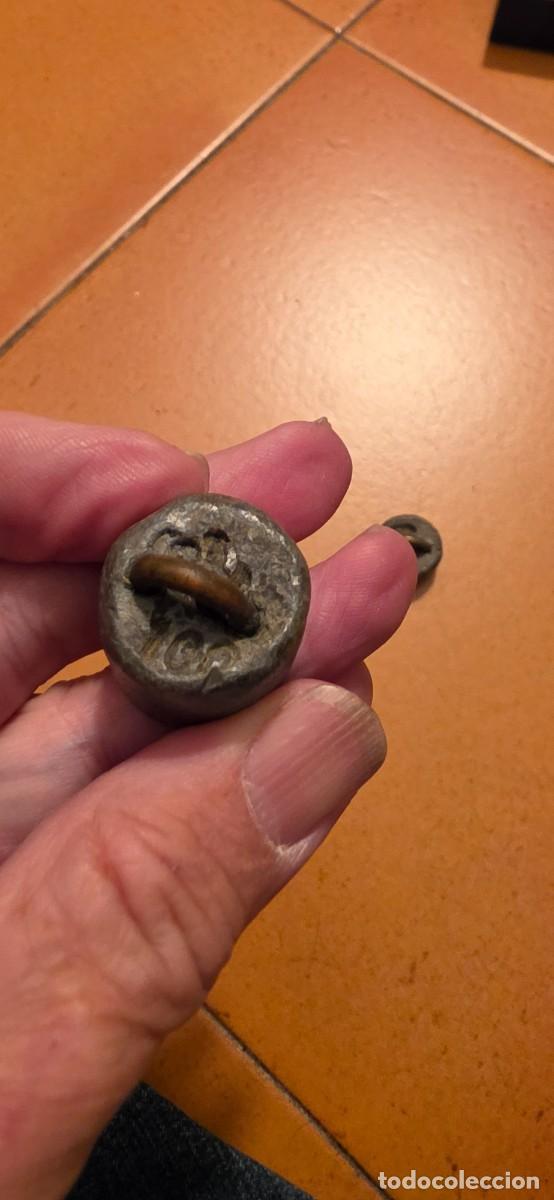 Antig&uuml;edades: Conjunto de dos pesas de plomo marcadas y con sellos - Foto 2