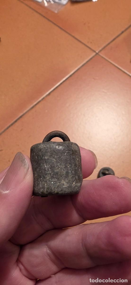 Antig&uuml;edades: Conjunto de dos pesas de plomo marcadas y con sellos - Foto 3