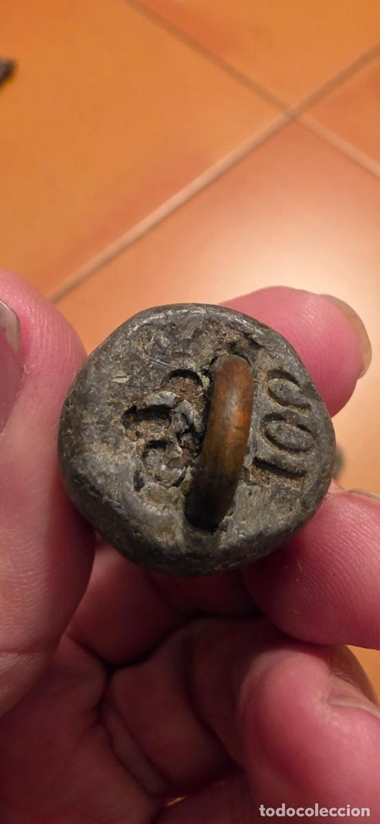 Antig&uuml;edades: Conjunto de dos pesas de plomo marcadas y con sellos - Foto 5