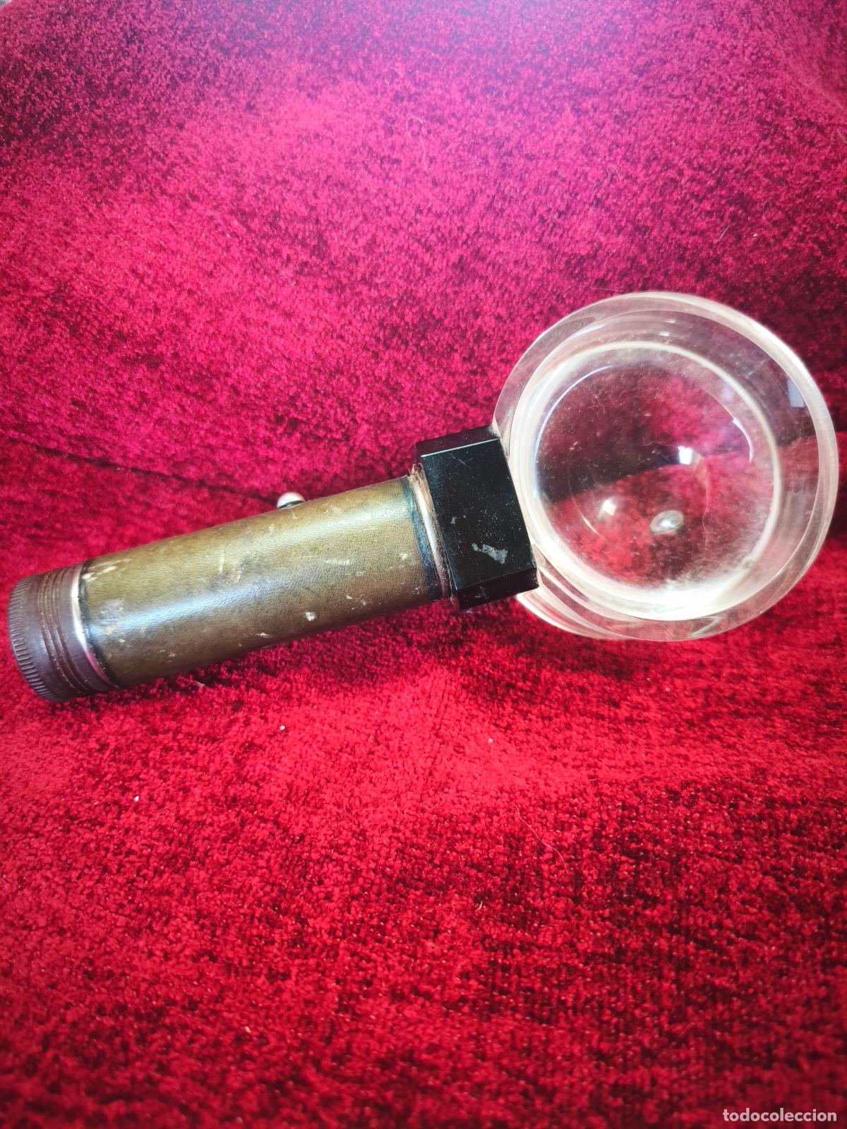 Antig&uuml;edades: LUPA DE MANO ILUMINADA VARTA NR. 591.