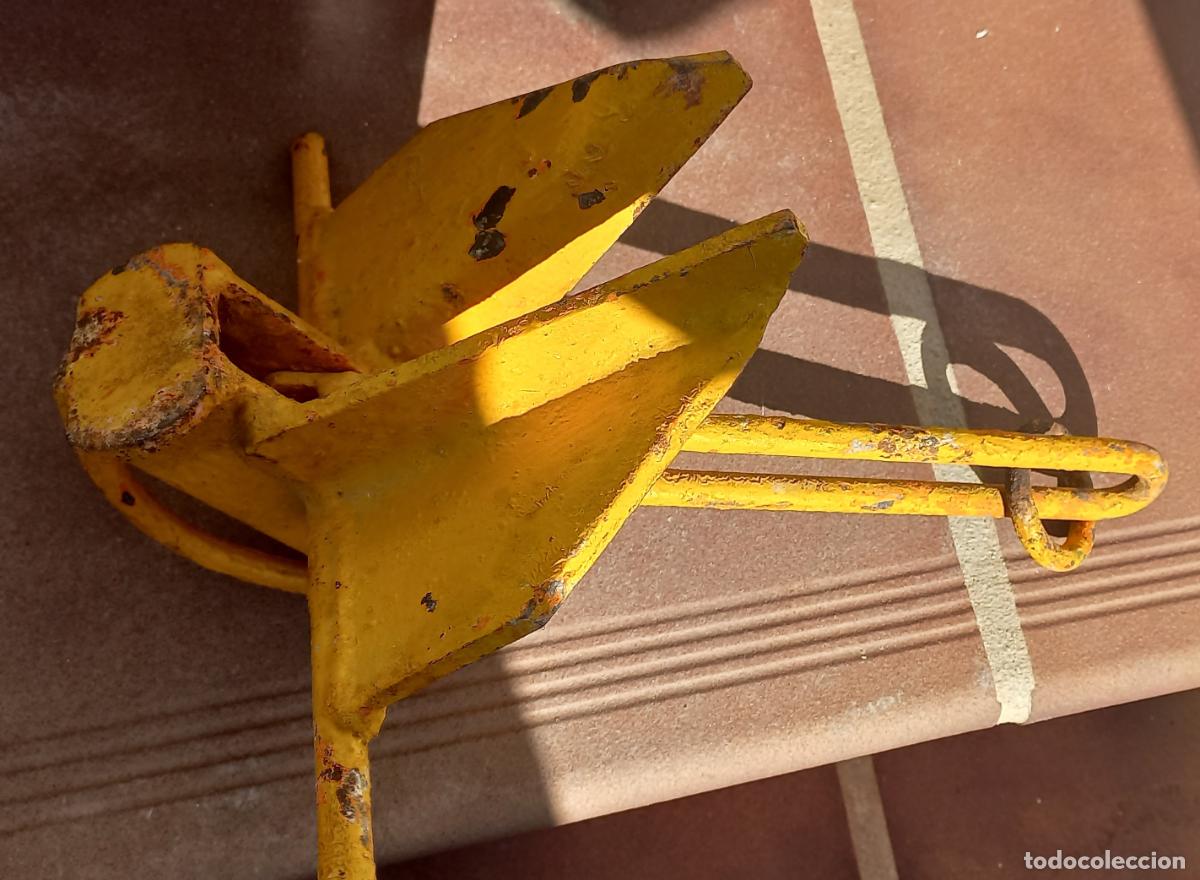 Antig&uuml;edades: Antigua ancla de barco. De hierro. - Foto 1