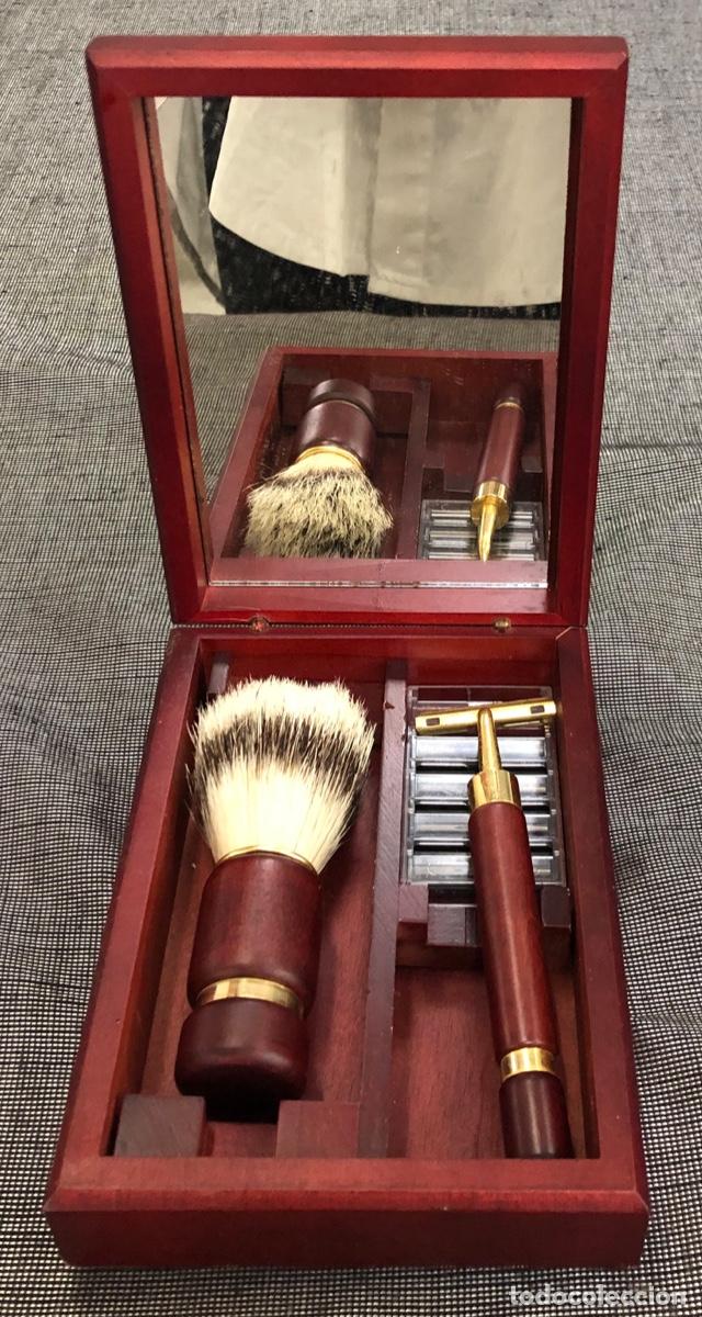 Antig&uuml;edades: ESTUCHE MADERA CON SET DE MAQUINILLA DE AFEITAR, CUCHILLAS Y BROCHA.