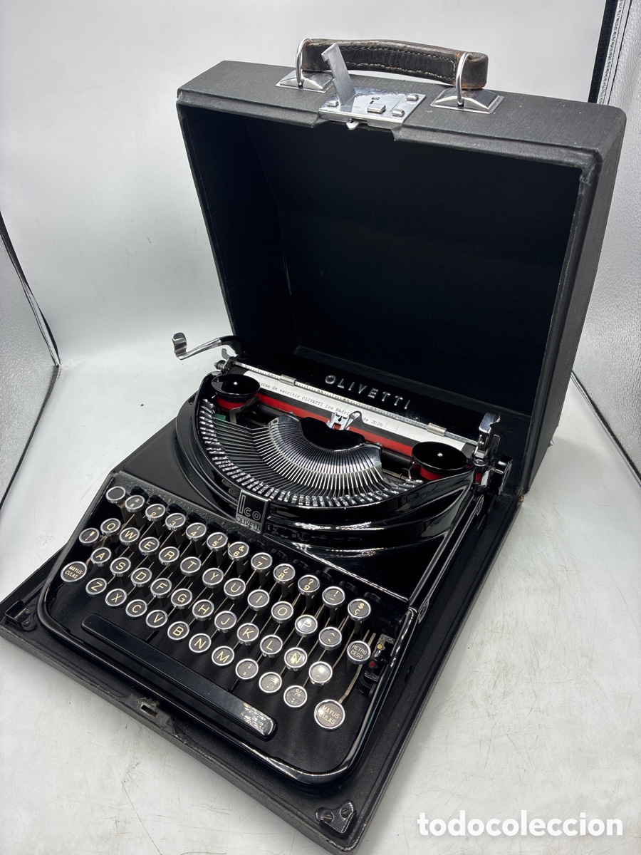 Antig&uuml;edades: M&aacute;quina de escribir Olivetti ICO negro esmalte.