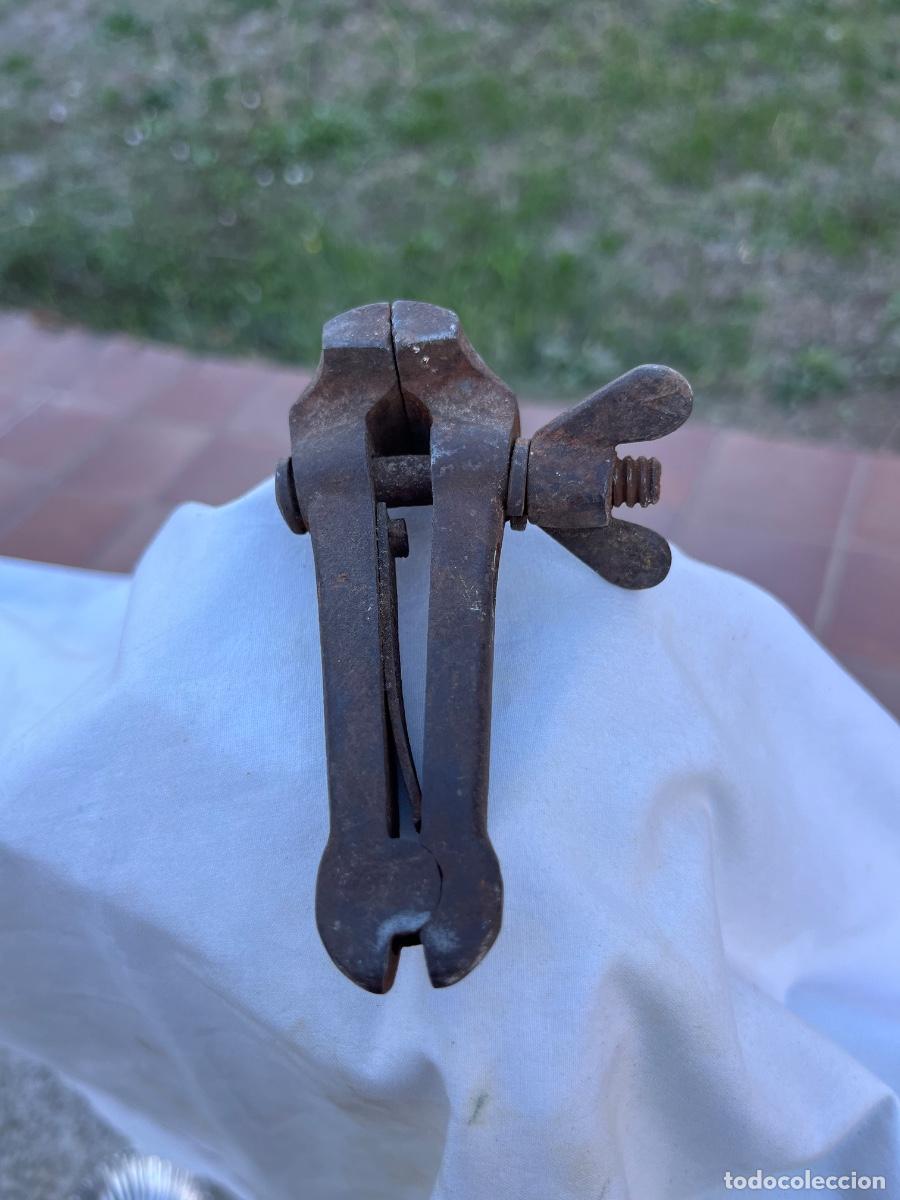 Antig&uuml;edades: Joyero, tornillo de banco