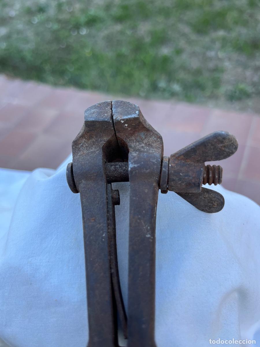 Antig&uuml;edades: Joyero, tornillo de banco - Foto 2