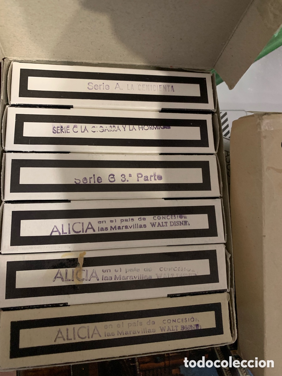 Antig&uuml;edades: PROYECTOR DE CINE NIC CON 2 CAJAS DE PEL&Iacute;CULAS - Foto 2