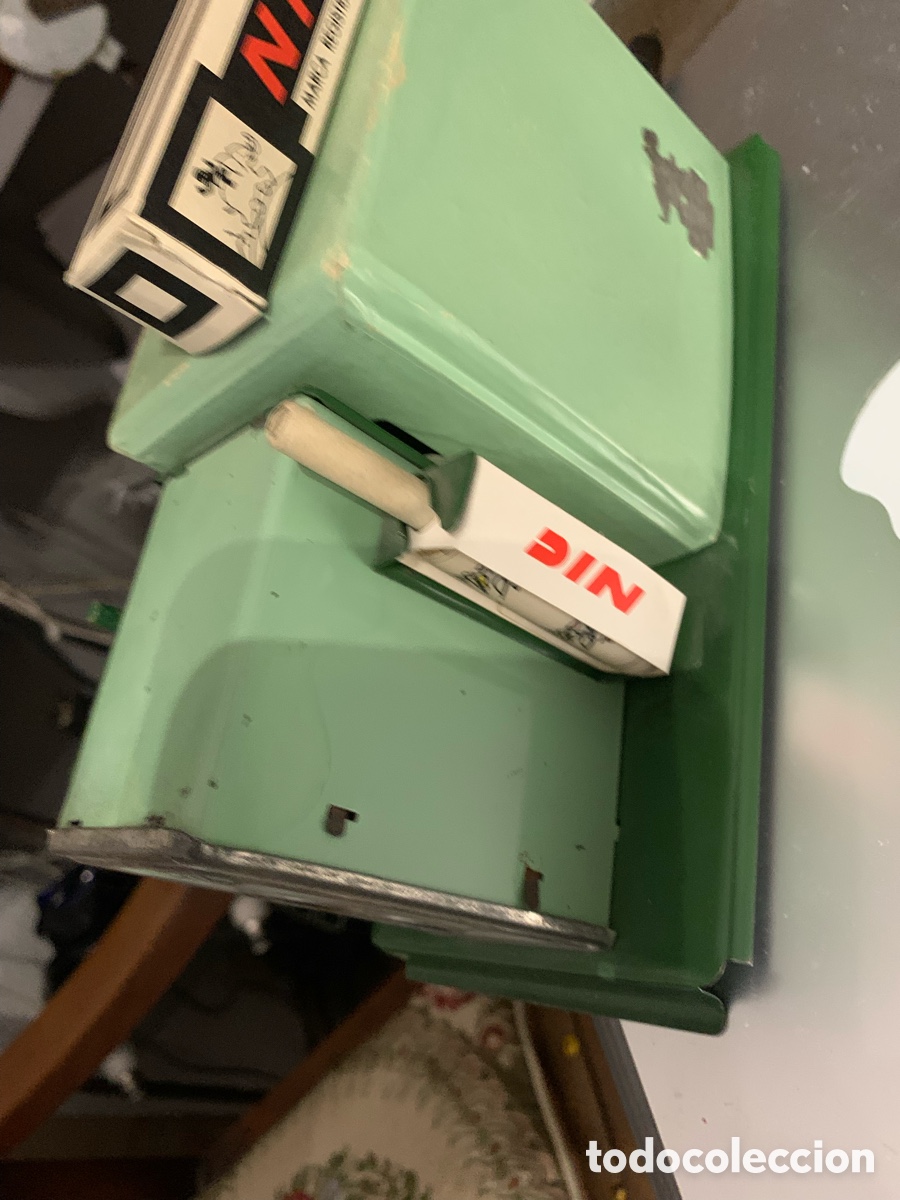Antig&uuml;edades: PROYECTOR DE CINE NIC CON 2 CAJAS DE PEL&Iacute;CULAS - Foto 6