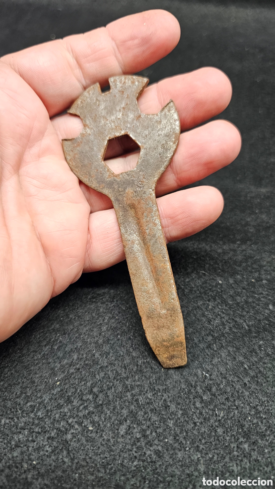 Antig&uuml;edades: Antigua llave multiusos - Foto 3