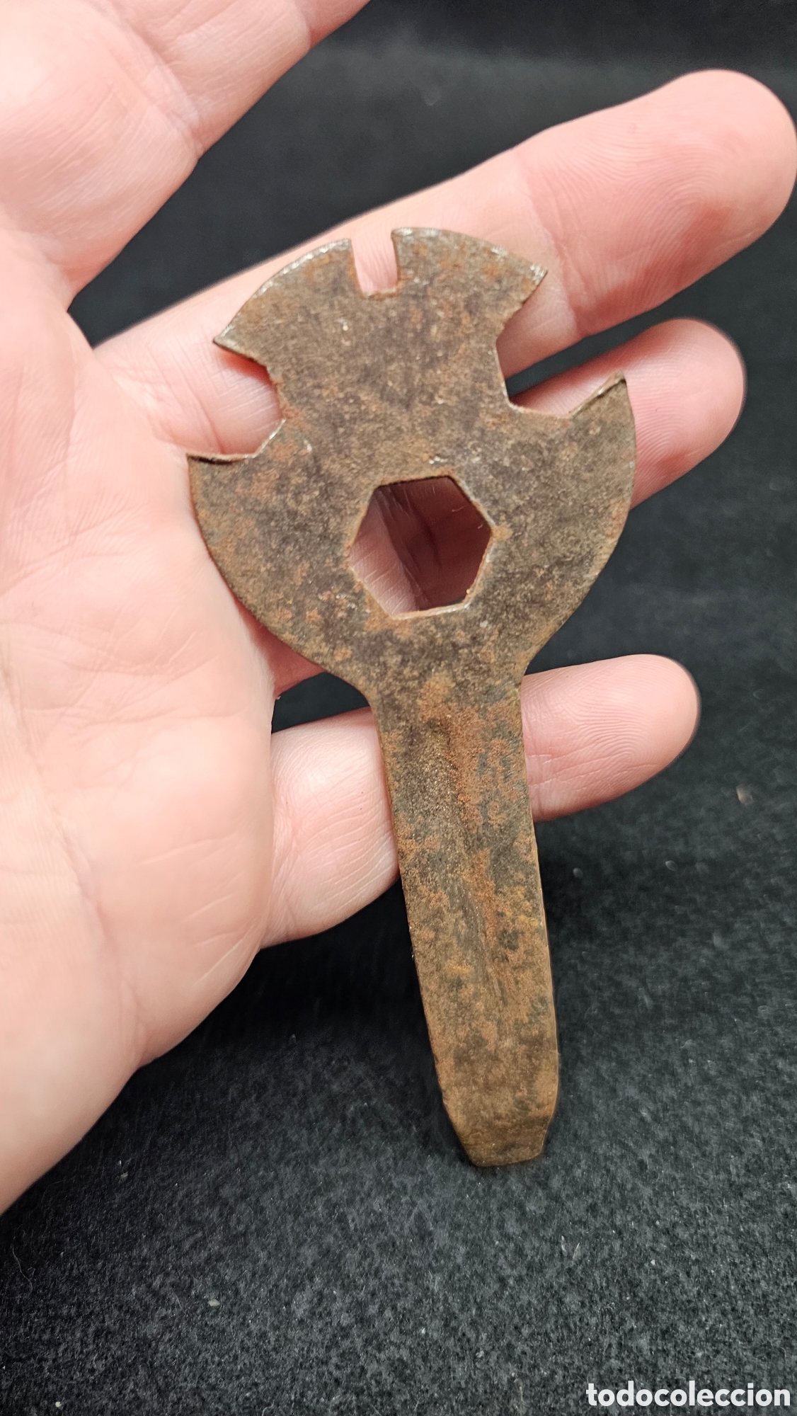 Antig&uuml;edades: Antigua llave multiusos - Foto 4