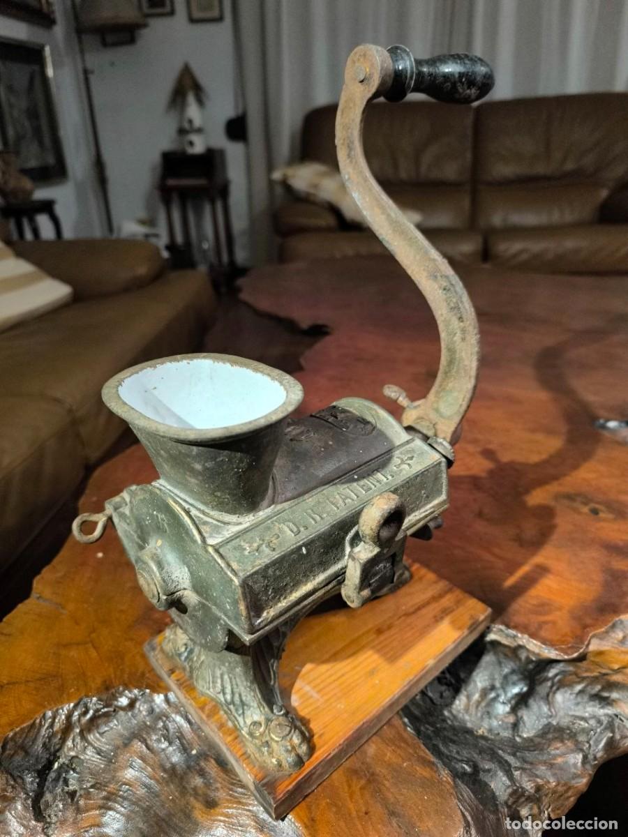 Antig&uuml;edades: Picadora de carne D. R. PATENT E. N - N&deg;10 Hierro Fundido y Ceramica