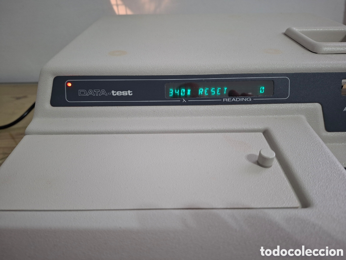 Antig&uuml;edades: Espectrofot&oacute;metro Vintage Biotron Atom A-390 - Foto 2