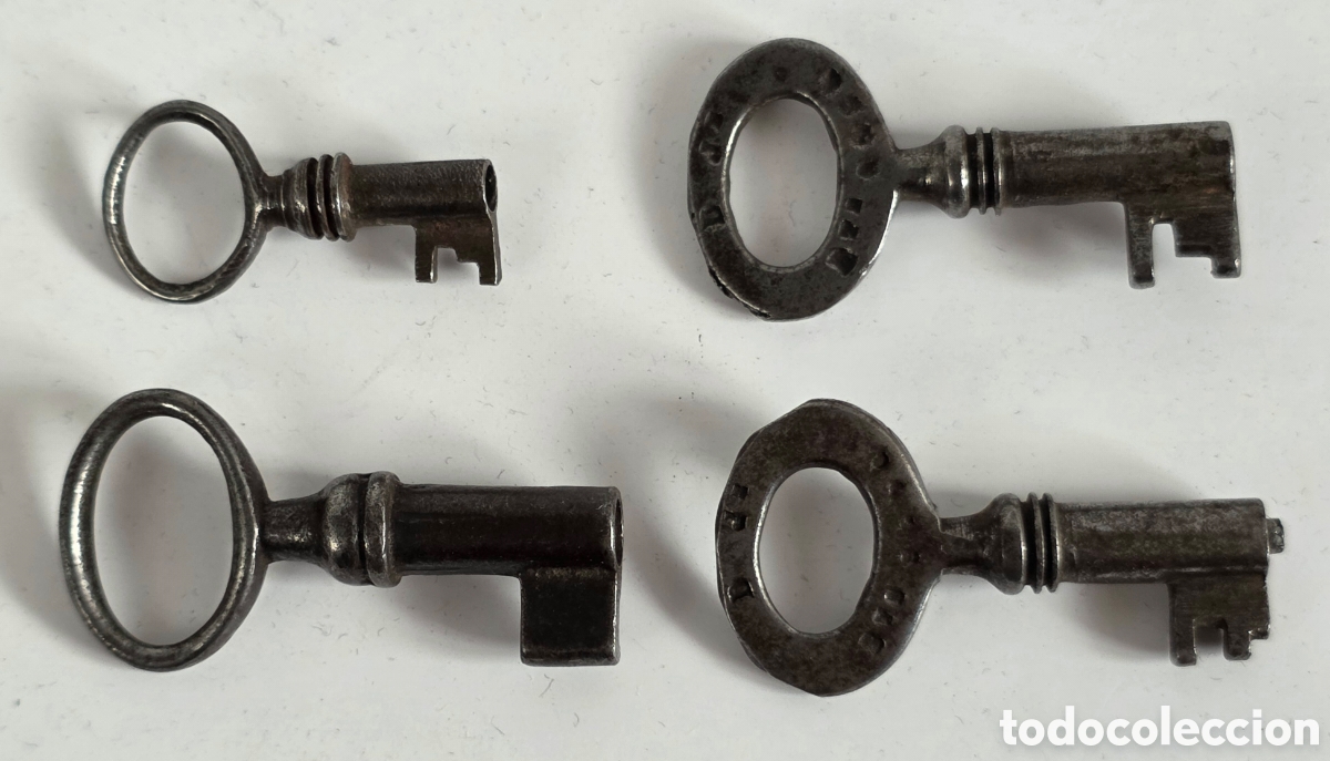 Antig&uuml;edades: 4 Antiguas y Peque&ntilde;as Llaves de Hierro