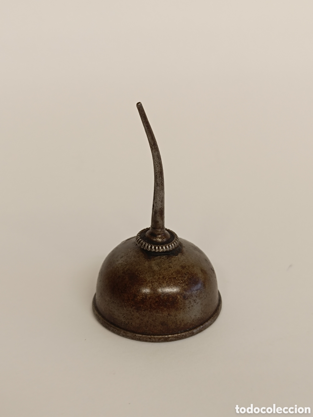 Antig&uuml;edades: Aceitera m&aacute;quina de coser Refrey - Foto 3