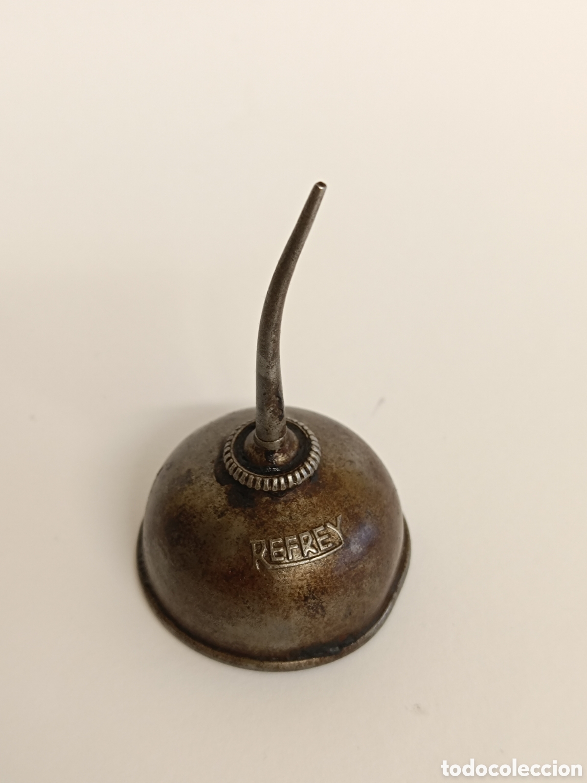 Antig&uuml;edades: Aceitera m&aacute;quina de coser Refrey